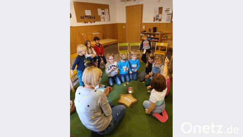 Die Leiterin der Kindertagesstätte St. Vitus, Birgit Kumeth, hat unter den Vorschulkindern schon die Rollen für das Martinsspiel verteilt, das mit großer Wahrscheinlichkeit nun Corona zum Opfer fällt. &quot;Das ist für alle Beteiligten schmerzhaft&quot;, sagt Kumeth. Bild: ads
