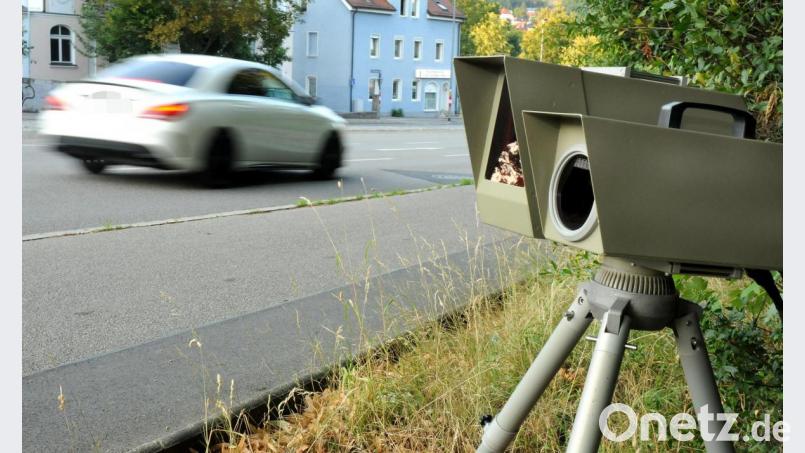 Die Autofahrer, die laut der Geschwindigkeitsmessung der Verkehrspolizeiinspektion Weiden im Oktober am schnellsten unterwegs waren, kommen aus dem Landkreis Neustadt. Symbolbild: Stephan Huber