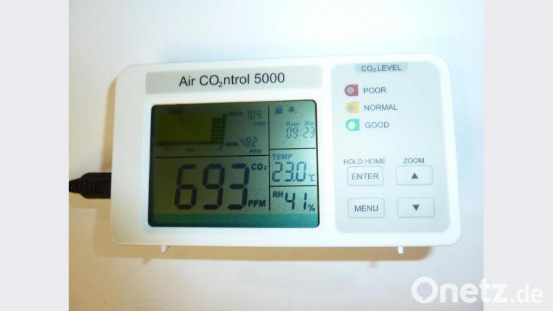 Messgeräte wie dieses zeigen den CO2-Gehalt in der Luft. Bild: hah