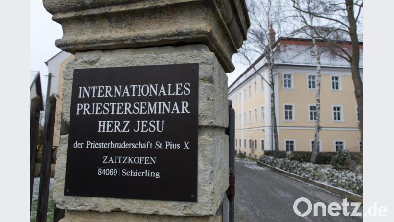 Im Priesterseminar der Piusbrüder in Zaitzkofen haben sich 30 Mitbrüder mit Corona infiziert. Bild: Armin Weigel