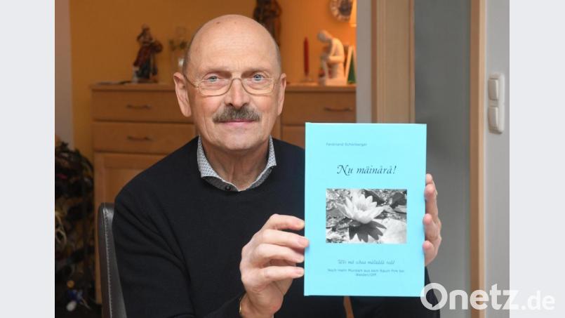 Ferdinand Schönberger (70) präsentiert sein zweites Buch mit dem Titel "Nu mäinårå!" (Noch mehr!) über Pirker Mundart. Bebildert hat er es mit eigenen schwarz-weißen Naturaufnahmen. Bild: Gabi Schönberger