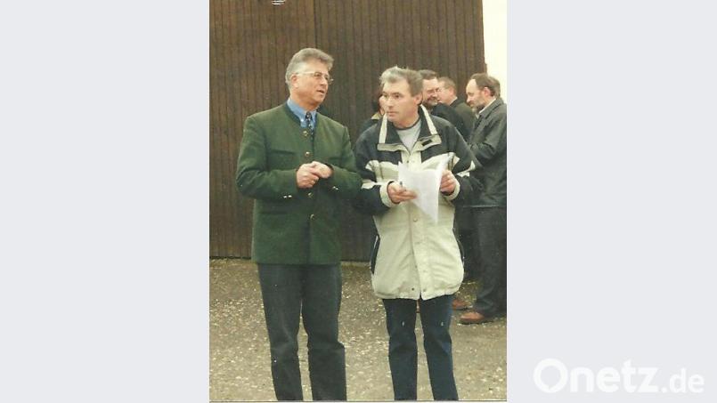 Mdl Armin Nentwig (links) war ein großer Unterstützer des Dorfgemeinschaftshause, mit Georg Koller (rechts) Vorsitzender Dorfgemeinschaft (bjo) Archivbild: bjo