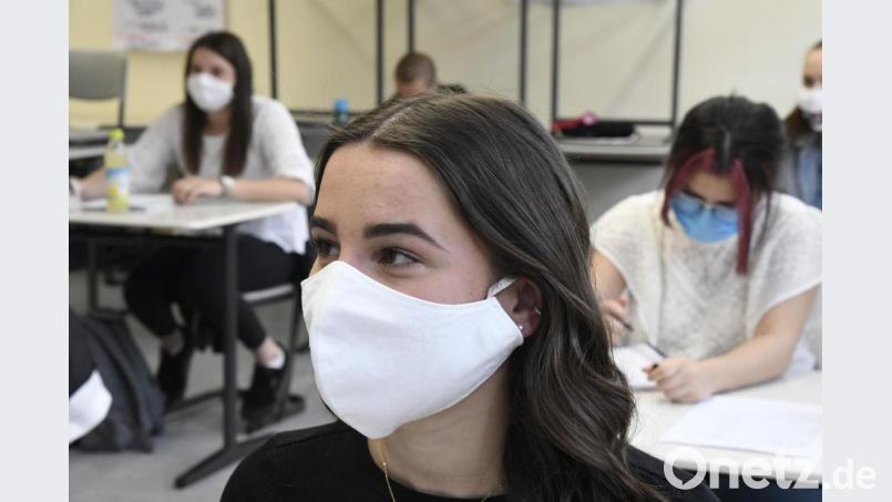 Wie auf diesem Bild von der FOS/BOS im April gilt jetzt in allen Schulen grundsätzlich Maskenpflicht. Archivbild: Petra Hartl