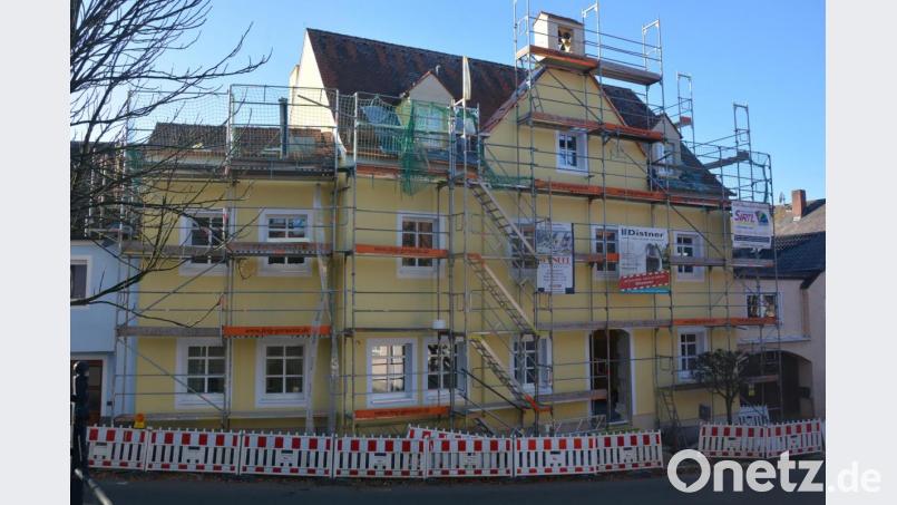 Im Zuge der energetischen Sanierung erhält das Konnersreuther Rathaus auch einen neuen Anstrich. Bild: jr