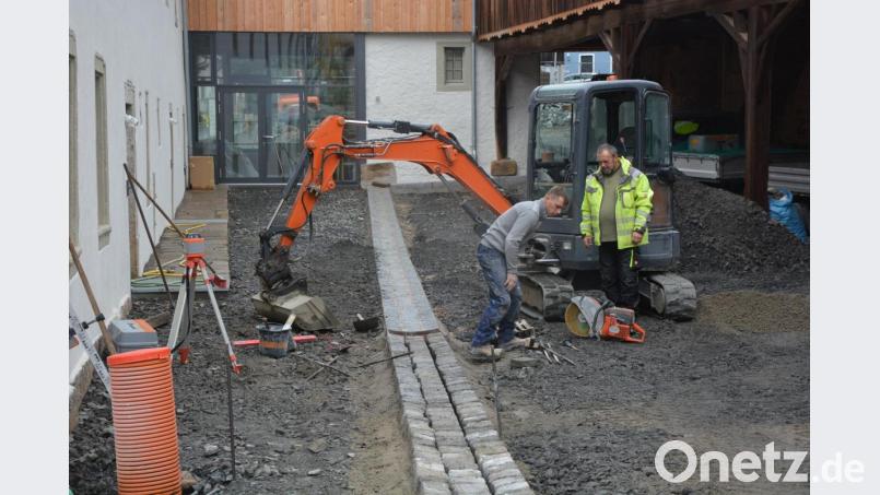 Auf dem Schafferhof-Areal nehmen nun auch die Außenanlagen im Innenhof langsam Formen an. Bild: jr