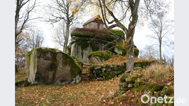 Die Burgruine auf dem haselstein bei Flossenbürg ist auch im Herbst ein lohnendes Wanderziel. Bild: tss