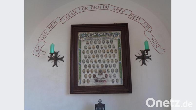 Im Winklarner Leichenhaus finden sich die Bilder und Namen der Gefallenen und Vermissten der Pfarrgemeinde aus dem Zweiten Weltkrieg Bild: amö