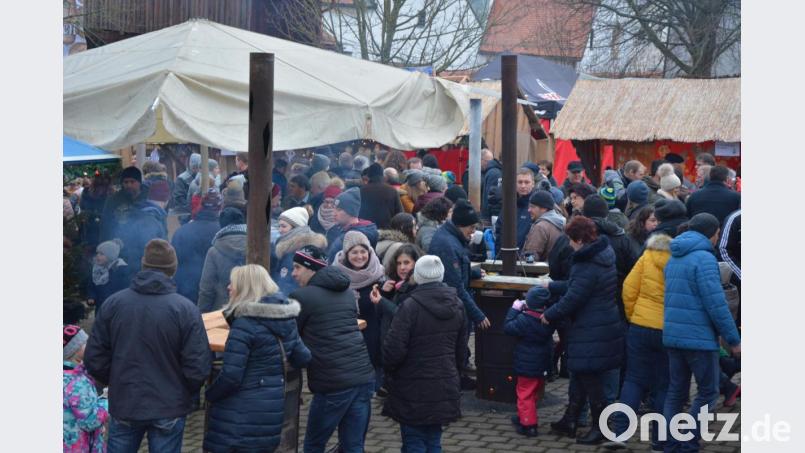 Solche Bilder wie im vergangenen Jahr wird es heuer am vierten Adventssonntag in Leonberg nicht geben: Der Leonberger Weihnachtsmarkt wurde aufgrund der Corona-Pandemie abgesagt. Archivbild: jr
