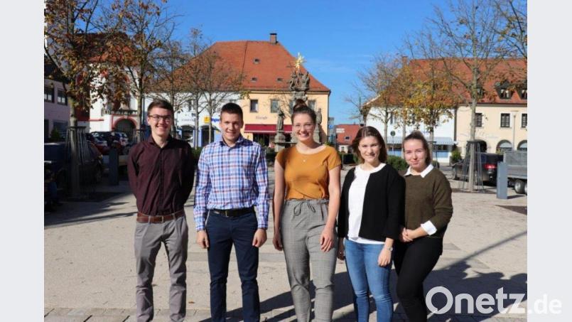 An der Spitze des Jugendrates stehen (von links): Lukas Eckert, Lukas Üblacker, Lena Mayerhöfer, Lea Klarner und Laura Bitterer. Das Bild zeigt das Gremium nach der Wahl im vergangenen Jahr (deshalb keine Masken und geringer Abstand). Bild: exb