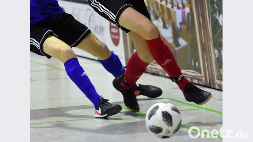 24 Stunden Hallenfußball am Stück sind in Corona-Zeiten nicht möglich. Der seit langem geplante Benefiz-Kick muss auf 2022 verschoben werden. Archivbild: af