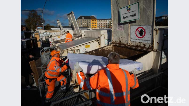 Matratzen zählen zum Sperrmüll. So manch anderer Unrat nicht. Zum Beispiel der, der in Waidhaus jemanden vor die Tür gelegt wurde. Symbolbild: Christian Charisius/dpa