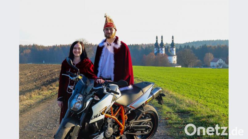 Stefanie I. und David I. bilden das neue Münchenreuther Prinzenpaar und übernehmen am 11.11. die Regentschaft im Kappldorf. Bild: Stefanie Hebenstreit/exb
