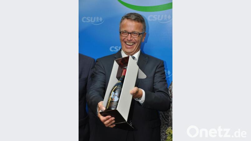 Über Geschenke darf sich Franz Stahl auch am heutigen Donnerstag freuen. Mit der großen Feier wird es mit Blick auf Corona aber nichts. Immerhin habe er als Bürgermeister auch eine wichtige Vorbildfunktion, weiß Franz Stahl, und bittet um Verständnis. Im Bild die Bürgermeister-Nominierung im Jahr 2013. Archivbild: Schirmer