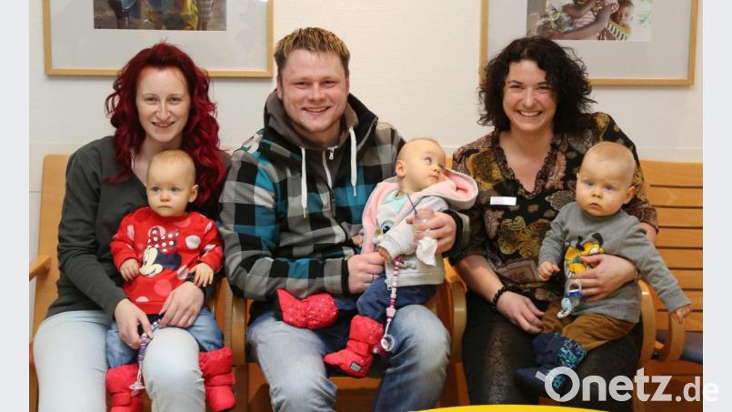 Auch wenn man nicht mit Drillingen gesegnet ist, wie hier die Familie König, ist das Angebot an Familien spezifischen Bildungs- und Erziehungsthemen für viele junge Eltern wichtig. Eine neue Studie zeigt Angebot und Nachfrage auf und wie man beides noch besser vernetzen könnte. Archivbild: Götz