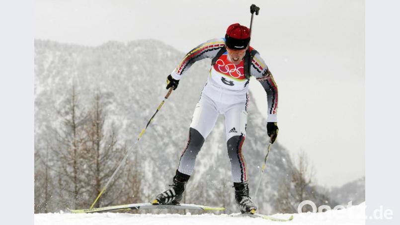 So kannten die Fans jahrelang Uschi Disl. Die Biathletin gab in der Loipe und am Schießstand immer alles. Bild: Gero Breloer/dpa
