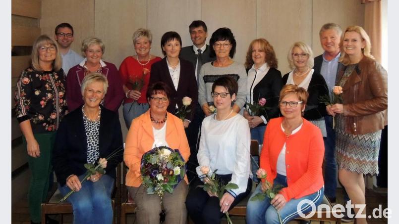 Die Führungsriege der Frauen-Union heute: Im Bild bei der Jahreshauptversammlung im März 2019 (vorne, von links) zweite Bürgermeisterin Anita Stauber, Vorsitzende Monika Placzek, Andrea Seidler und Luise Pappenberger zusammen mit den weiteren Vorstandsmitgliedern, den Geehrten FU-Damen, Bürgermeister Edgar Knobloch sowie Ehrengästen von CSU, Junger Union und dem FU-Kreisverband. Bild: exb