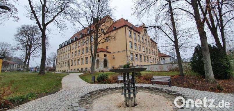 Die Grundschule soll in den kommenden Jahren für geschätzt vier Millionen Euro teilsaniert werden. Bild: Peggy Biczysko/fph