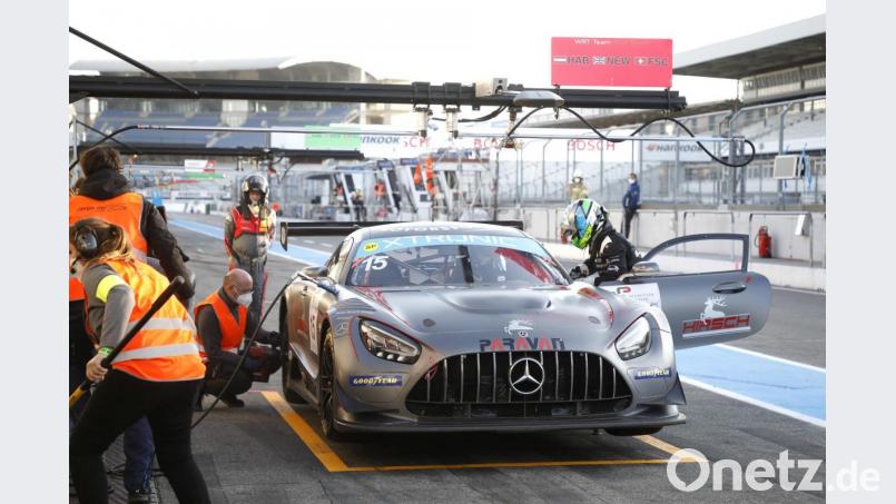 Boxenstopp mit Fahrerwechsel nach einer halben Stunde. Profirennfahrer Dominik Schraml übernimmt den Mercedes. Bild: Schraml/exb