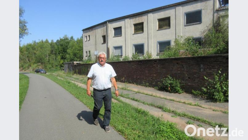 Nach einem halben Jahrhundert Dornröschenschlaf möchte Bürgermeister Rupert Troppmann aus den Industriebrachen an der Floß einen Grüngürtel machen. Bild: ui