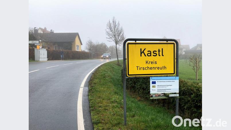 Wer nach Kastl oder in eine dazugehörige Ortschaft fährt, muss auch weiterhin nicht auf 30 km/h herunterbremsen: Einen entsprechenden Antrag der FW-Fraktion lehnten Bürgermeister und CSU-Fraktion ab. Bild: stg