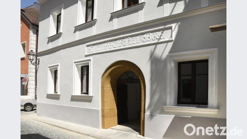Im Zuge der Sanierung dieses Hauses in der Lederergasse, das ehemalige Vis-à-vis, wurde im Hinterhof ein Skelett fachmännisch ausgegraben und jetzt anthropologisch untersucht. Bild: Petra Hartl