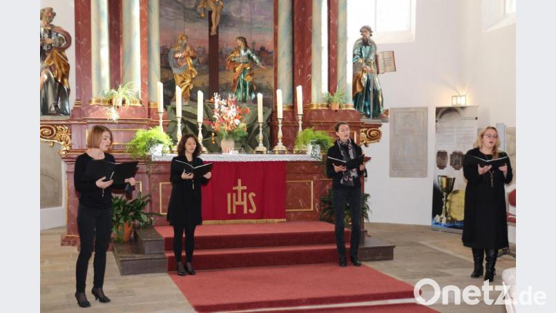 Einen musikalischen Ohrenschmaus bereiten die vier Sängerinnen des "Vocal-X-Tetts" den Gottesdienstbesuchern. Im Bild (von links) Stephanie Kaufmann, Christine Pühl, Carolin Deinlein und Manuela Brand. Bild: rpp