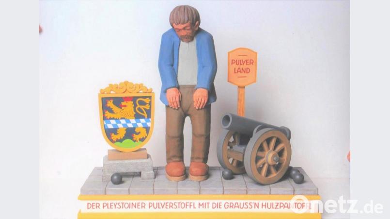 Hermann Schneider hat den &quot;Pulverstoffel&quot; geschnitzt und bemalt. Bild: tu