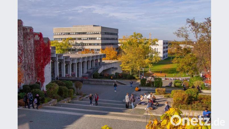Derzeit herrscht zwar Corona-bedingt nicht so viel Leben auf dem Campus der Uni Regensburg wie hier im Herbst 2019. Doch das wird sich sicherlich bald wieder ändern. Bild: Universität Regensburg, Antonia Pröls