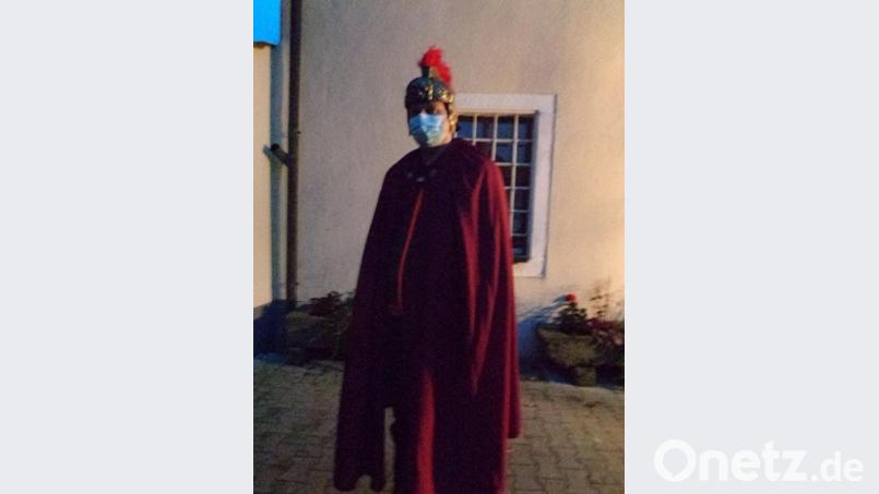 Harald Gmeiner hatte sich als St. Martin verkleidet. Bild: Kinderhaus Dorfpiraten/exb