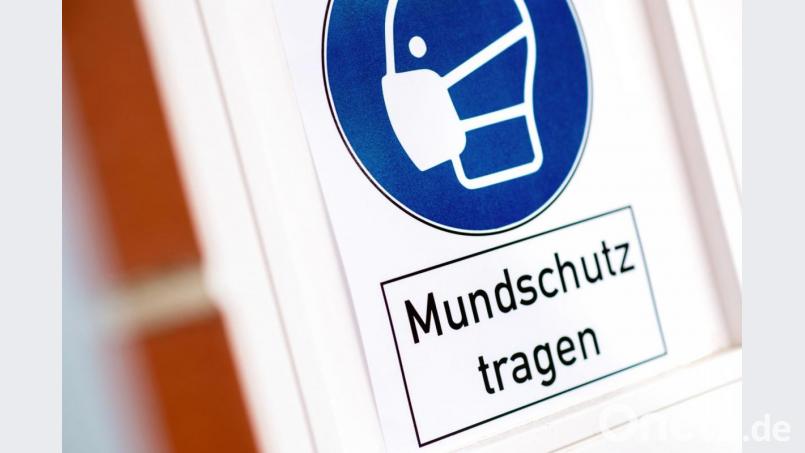 Ein Arzt aus dem Landkreis Schwandorf soll auch Atteste gegen das Maskentragen ausgestellt haben. Das behauptet ein Schulleiter. Inzwischen liegen Anzeigen dazu vor. Bild: Hauke-Christian Dittrich