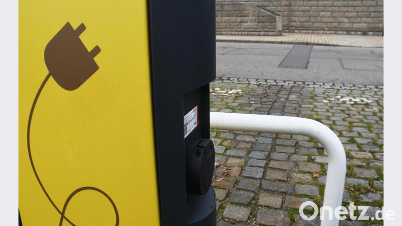 Der E-Ladeparkplatz an der Stadthalle Neustadt. Bild: Gabi Schönberger
