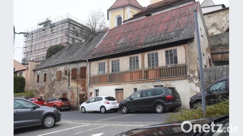 Unterhalb des Stadtplatzes steht die Alte Lateinschule. Bild: Gabi Schönberger