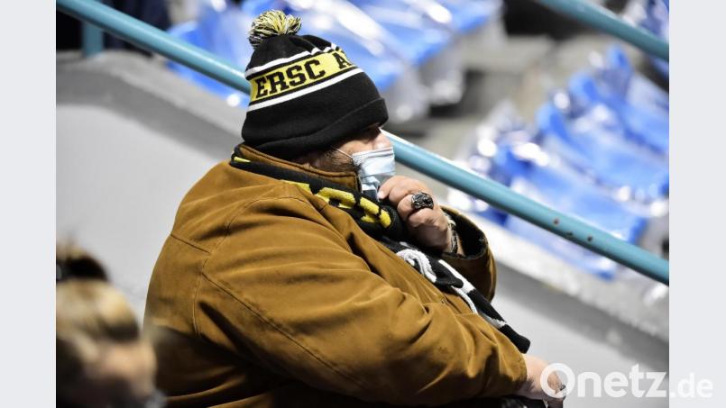 Die schlechte Nachricht für die Fans des ERSC Amberg: Womöglich geht es in der Saison 2020/21 nicht mehr weiter. Die gute: Die Löwen spielen auf alle Fälle in der Saison 2021/22 wieder in der Bayernliga, denn Auf- und Abstieg wird es in der Corona-Runde nicht geben. Archivbild: Hubert Ziegler