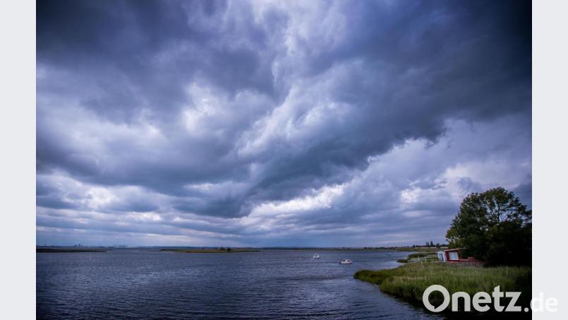 Der Deutsche Wetterdienst gab am Sonntagnachmittag eine Wetterwarnung für den Kreis Tirschenreuth raus. Bild: Jens Büttner/dpa