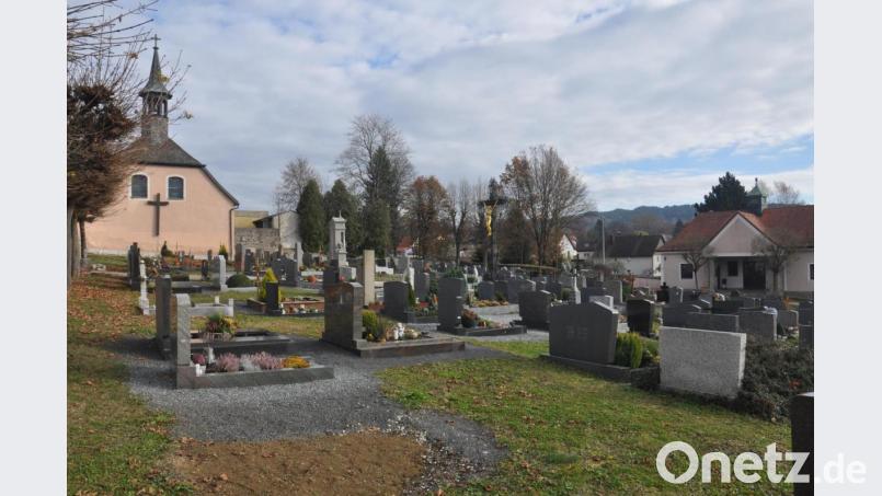 Die Kostenkalkulation für den Friedhof zwingt zur Korrektur der Gebühren, natürlich nach oben. Die Idee einer stufenweisen Erhöhung fand keine Unterstützung. Bild: Schirmer