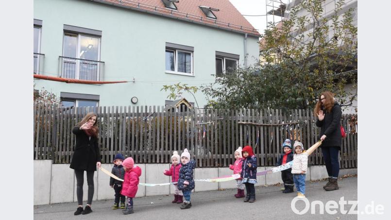 Spaziergang der Krippenkinder des Kindergartens Sankt Joseph. Bild: Gabi Schönberger
