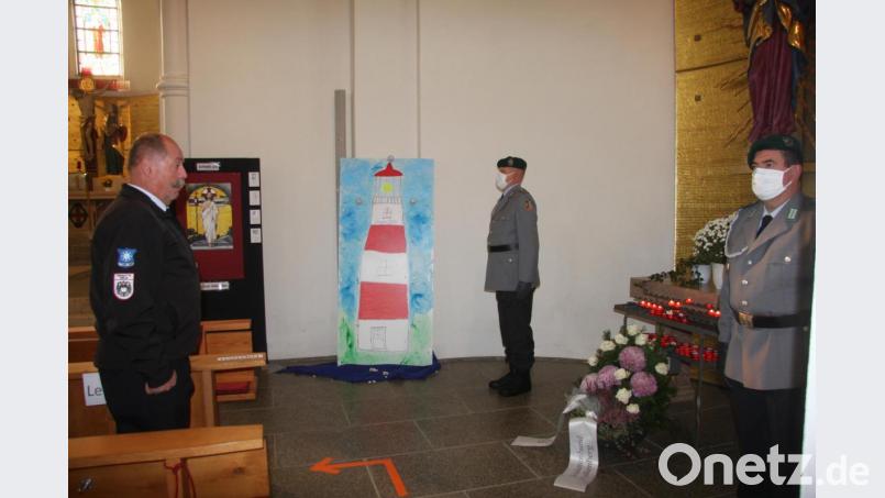 Unter dem Kommando von Hermann Meier stellte der Soldatenbund eine Ehrenwache. Bild: wro