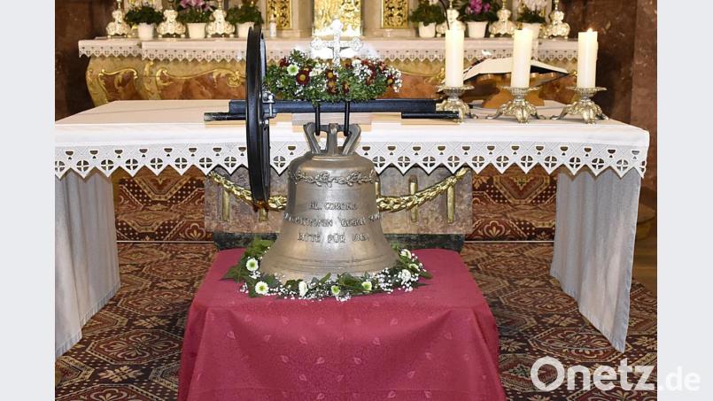 Bei der Segnung der Corona-Glocke Bild: sck
