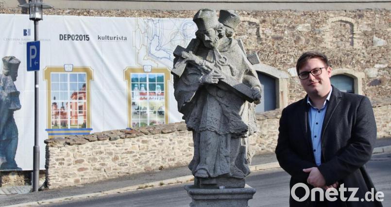 Christian Karl ist seit einem guten halben Jahr Regionalmanager im östlichen Landkreis. Seinen Dienstsitz hat er in Schönsee, gleich beim doppelköpfigen Nepomuk. Der spielt darauf an, dass man bei der Entwicklung der Region auch das benachbarte Böhmen im Blick haben muss. Bild: Thomas Dobler