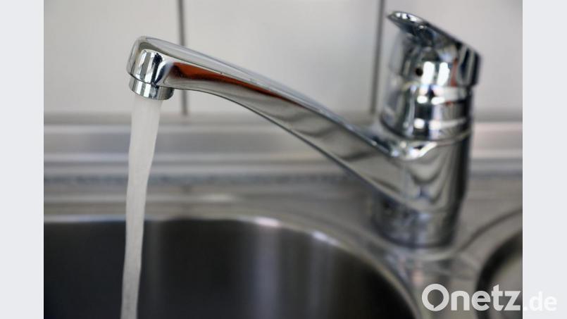 Das Trinkwasser aus der Leitung muss in den Gemeinden Mantel und Weiherhammer abgekocht werden. Symbolbild: Wolfgang Steinbacher