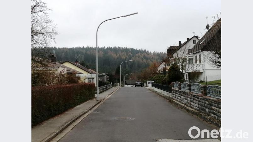 Der Lindenweg gehört zu jenen Straßen in der Gemeinde, in denen die ersten Kanalsanierungsmaßnahmen anlaufen sollen. Bild: Eichl