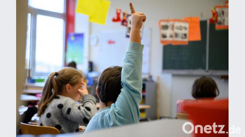Bildung kostet Geld. Symbolbild: Sebastian Gollnow/dpa