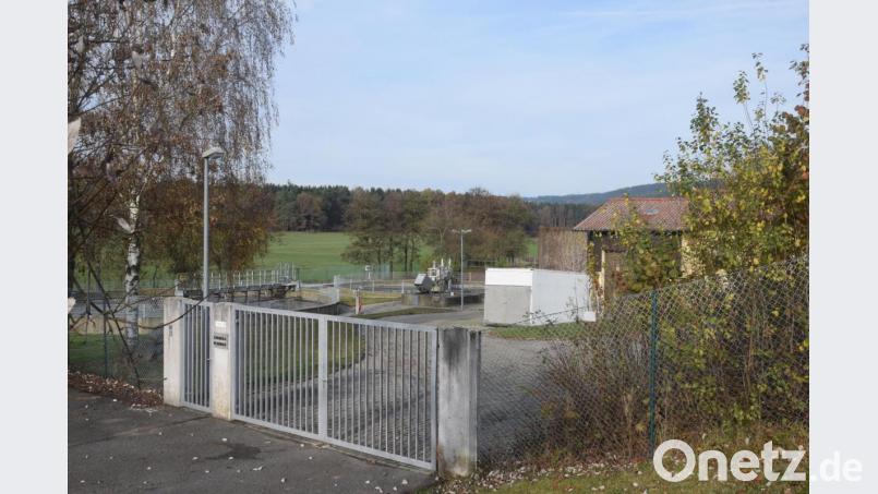 In Topzustand ist die Irchenriether Kläranlage. Die Abwasserreinigung läuft super. Aber die Klärschlammentsorgung wird immer mehr zum finanziellen Problem. Bild: fz