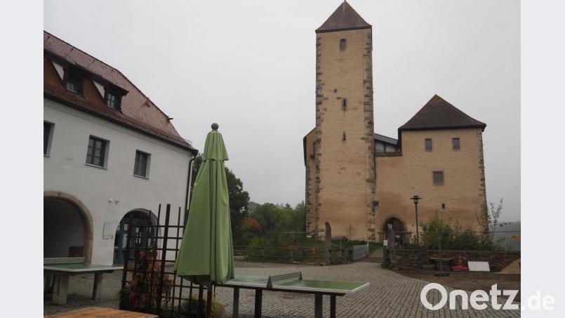 Die Jugendherberge in Trausnitz kämpft sich tapfer durch die Corona-Pandemie. Vor allem die Burg mit den großen Zimmern für Gruppen tut sich schwer, die Anforderungen in Sachen Hygiene zu erfüllen, und viele Schulklassen haben heuer storniert. Bild: bl