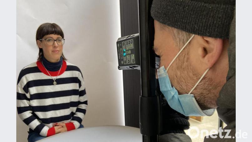 Im Thon-Dittmer-Palais in der Altstadt von Regensburg lichtet Florian Hammerich Künstler ab. Bild: Florian Wein