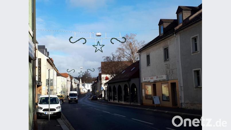 Auch in der Egerer Straße werden künftig Masten für die Straßenbeleuchtung aufgestellt. Außerdem muss dann für die Weihnachtsbeleuchtung eine neue Lösung gefunden werden. Bild: pz