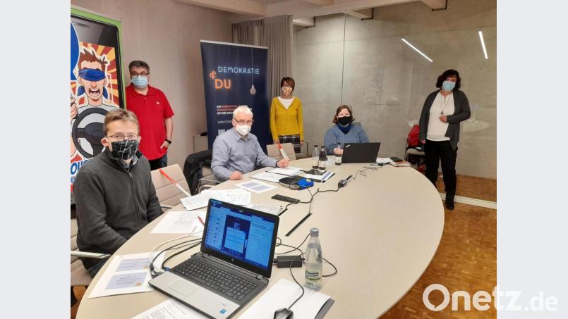 Die Vorstandschaft des Kreisjugendrings wird erstmals online gewählt. Von links: Geschäftsführer Martin Neumann, Helmut Bauer, Rupert Seitz, Margit Kirzinger, Christina Ponader, Andrea Höning. Bild: exb