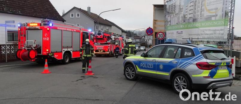 Einsatzkräfte riegelten die Umgebung ab. Bild: Dobmeier