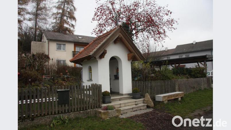 Die Kapelle „Zum guten Hirten“ wurde 2016 von einer Triebendorfer Familie errichtet. Um das Kirchlein frei zugänglich zu machen, wurde ein Teil des Zauns entfernt. Bild: wro