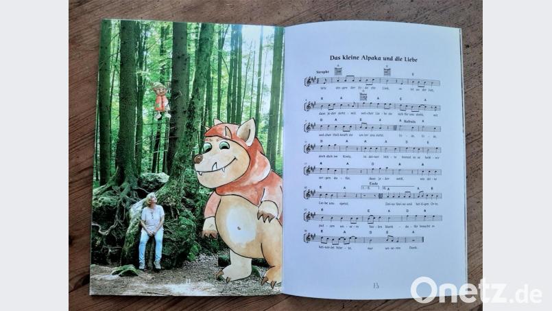 Buchautorin Berta Frank ist selbst ins Buch geschlüpft. Auf diesem Bild redet sie mit den Fabelwesen aus dem Wald über deren Sorgen um die Menschheit und die verlorene Liebe. Bild: ubb